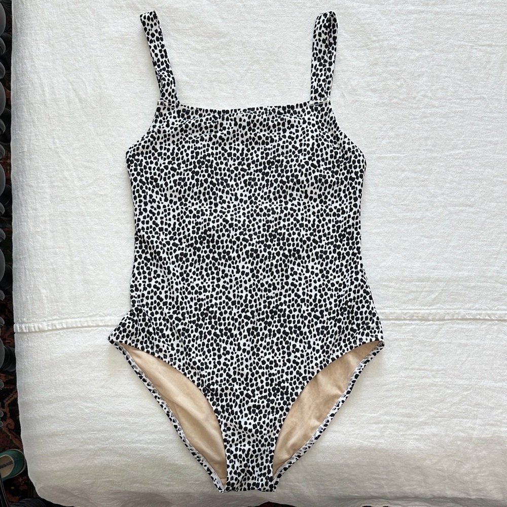 Old Navy Women’s Leopard Print Swimsuit
